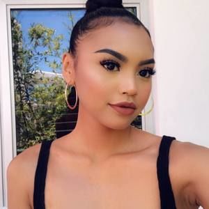 Meet your Posher, Dezerae